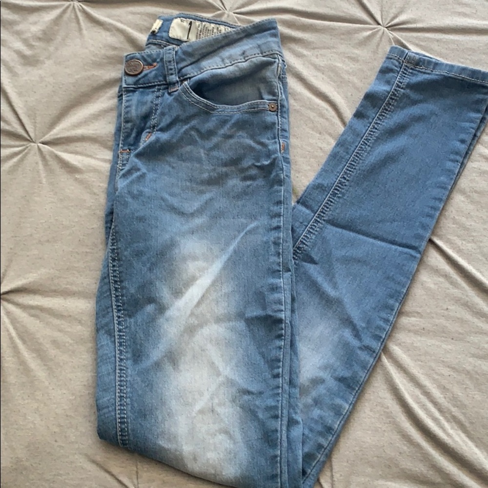 Light wash skinny jeans